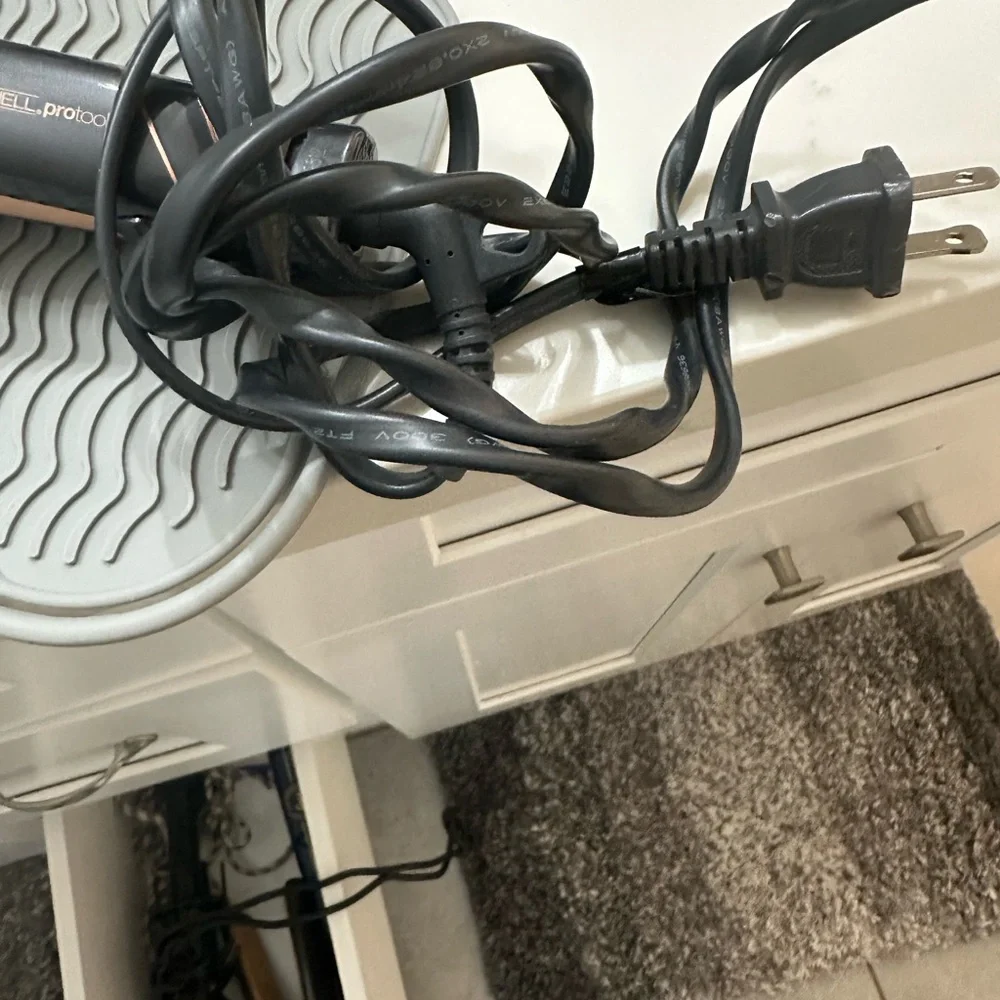 Paul Mitchell Pro Tools Flat Iron in Black and Pink - Picture 6 of 6